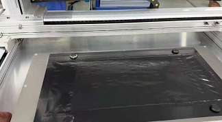 【核心装备揭秘】储能液流电池导流板激光切膜设备，精准裁切 0.1mm 黑膜！